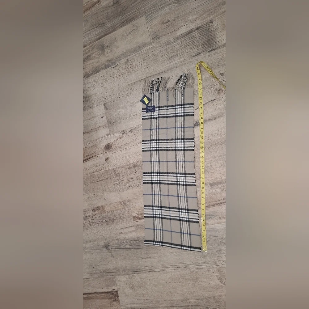 NWT Roundtree & Yorke Plaid Scarf in Cream and Black NWT #1680